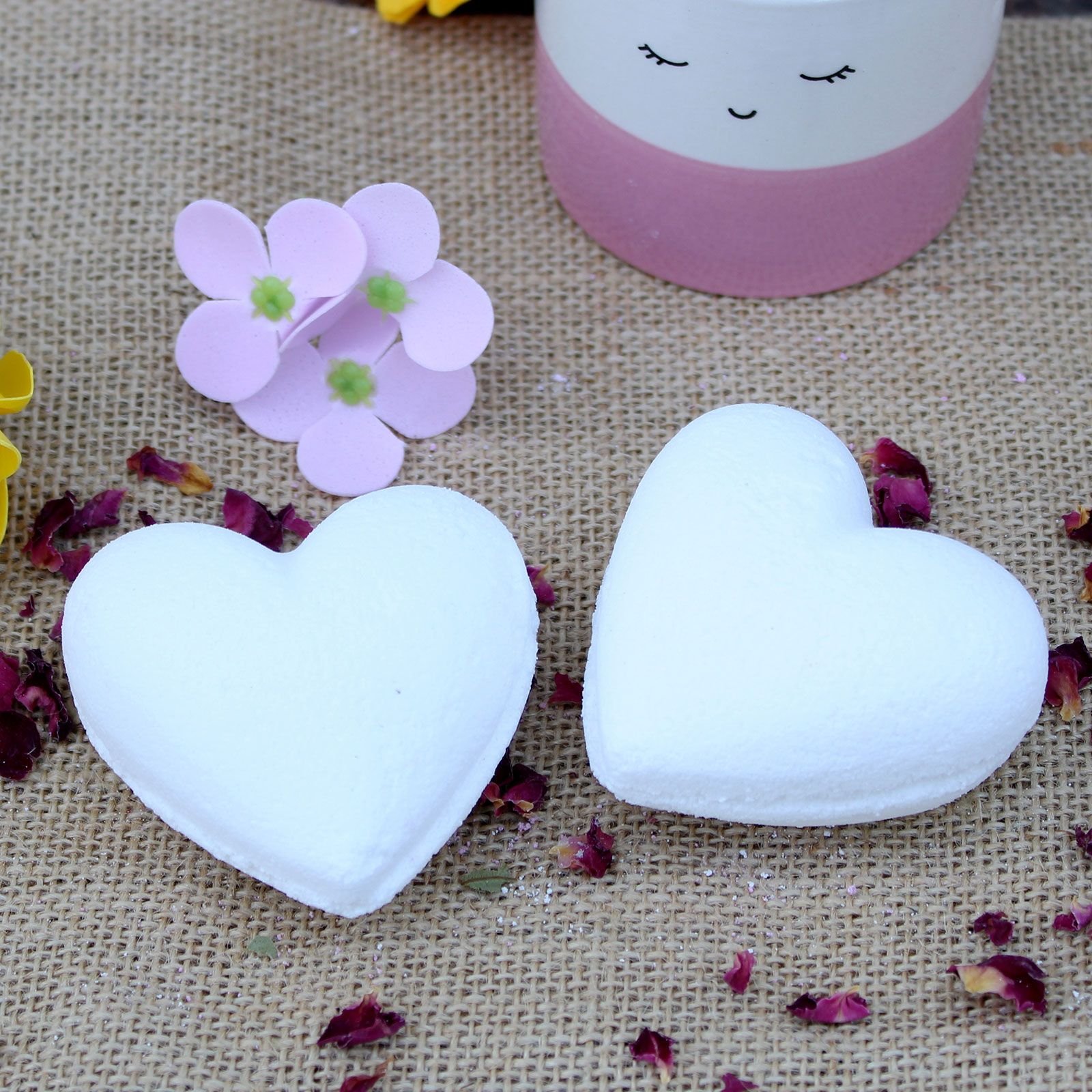 bG9jYWw6Ly9tZWRpYS85Ry8yQy82MFIzMEMxRzZSUjMyQzlHLzc5MjU2MTkxLmpwZWc.jpg Love Heart Bath Bomb 70g - Coconut