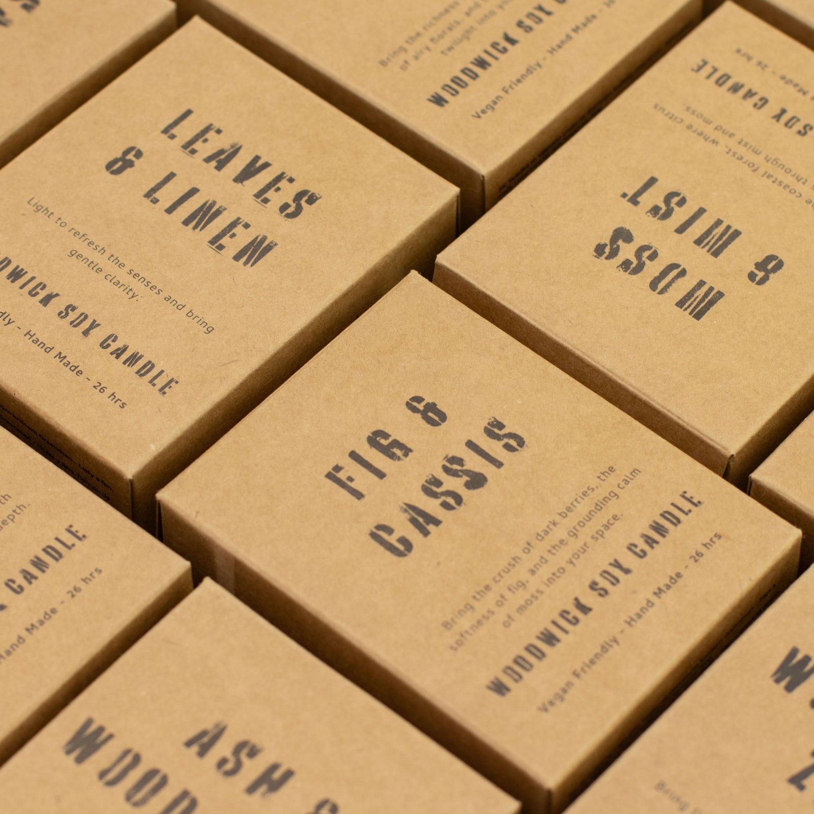 Woodwick Duftkerze im Glas Leaves and Linen – Sojawachs Kerze mit Holzdocht & Korkdeckel, Aromatherapie Duftkerze – 9 x 7 cm