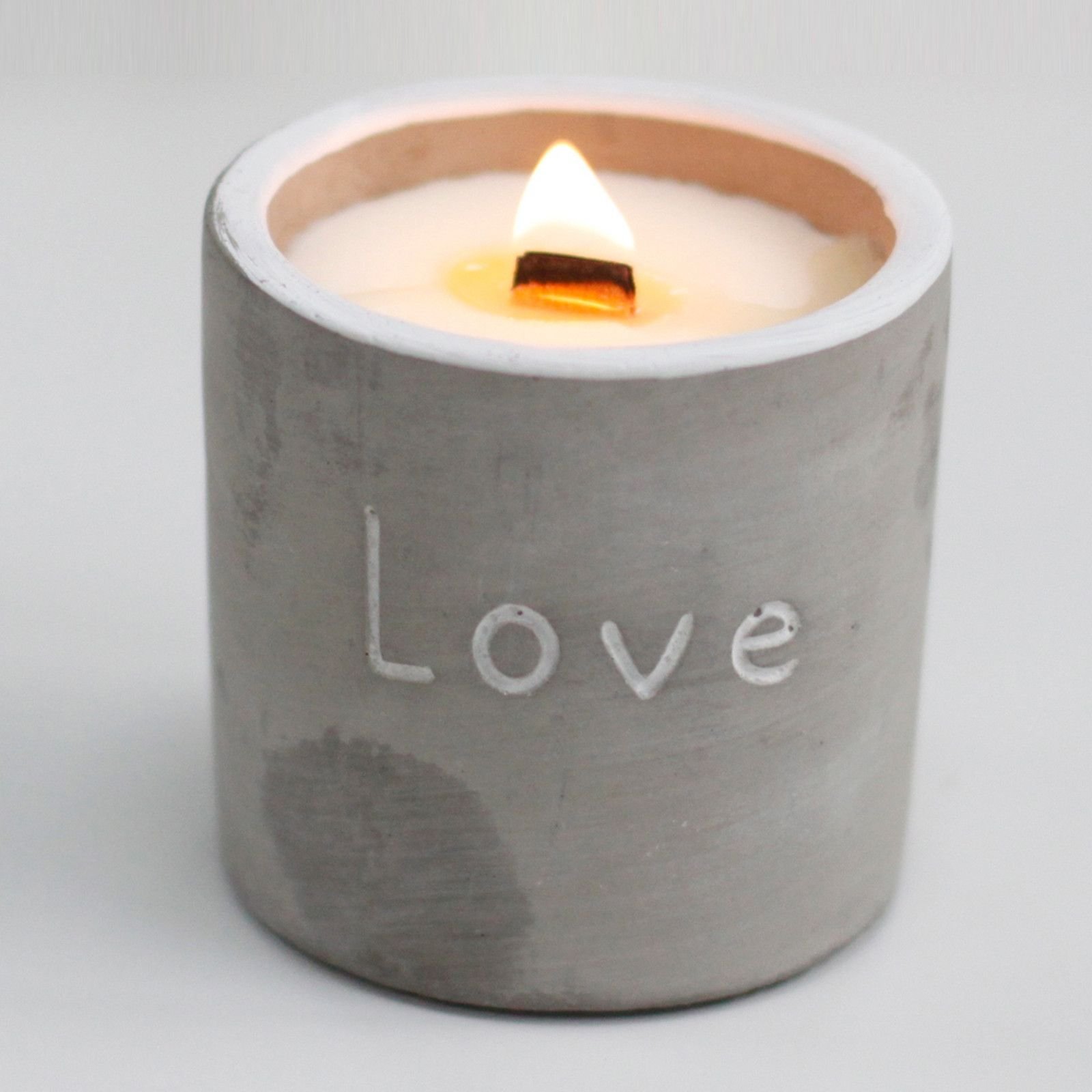 Beton Duftkerze Love Purple Fig – Sojawachs Kerze im Betongefäß mit Holzdocht, 8×8×8 cm, 0.45 kg