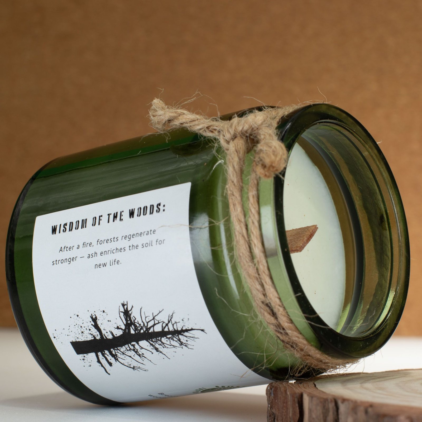Holzdocht Soja Duftkerze Ash & Woodsmoke – Greenman Candle mit 26h Brenndauer & Rauchiger Duft