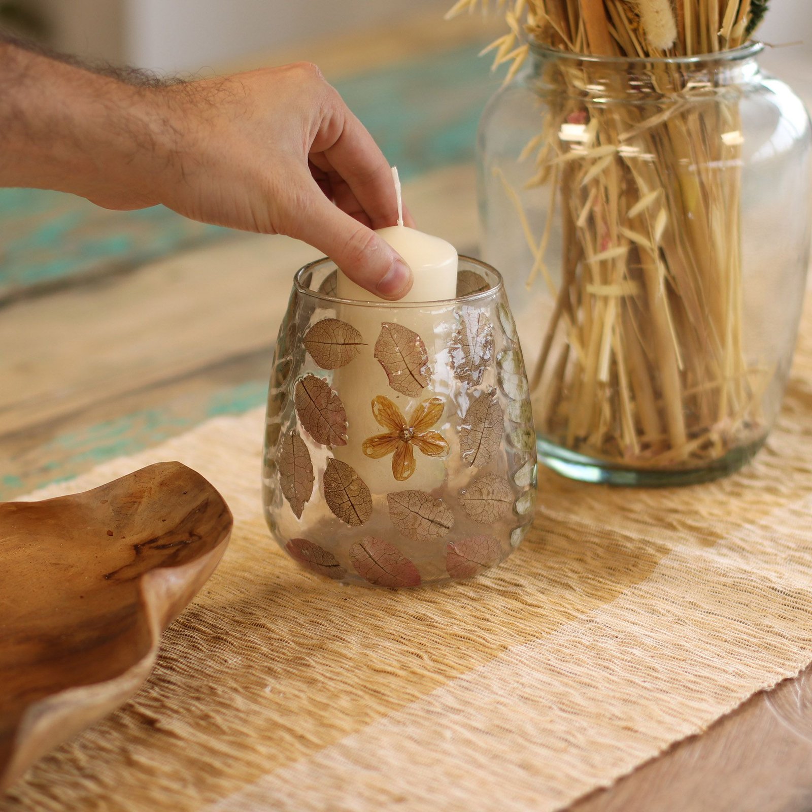 Glas Kerzenhalter Blumen – Dekorativer Teelichthalter aus recyceltem Glas 12 x 11 cm