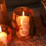 Glas Kerzenhalter Blumen – Dekorativer Teelichthalter aus recyceltem Glas 12 x 11 cm