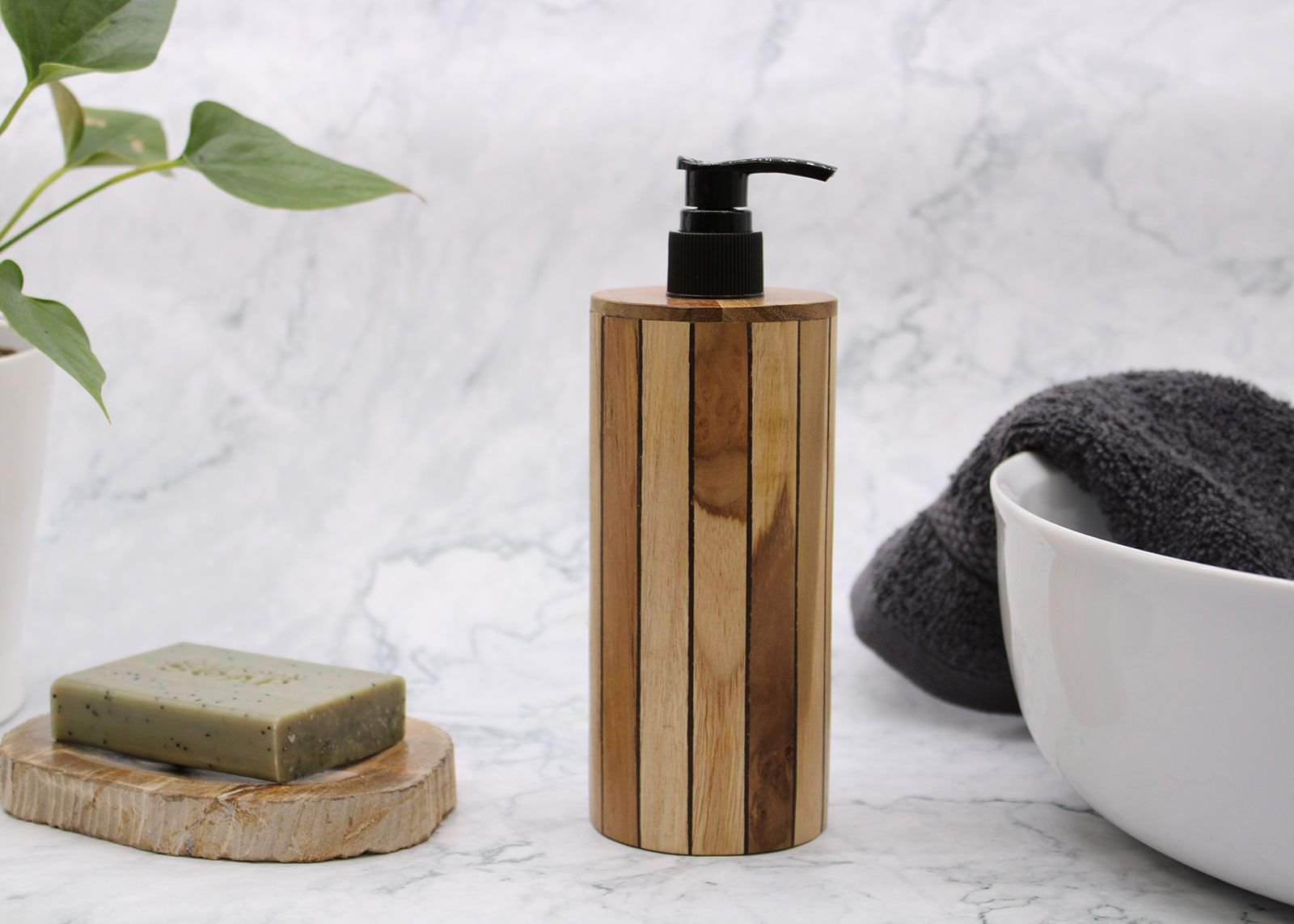 bG9jYWw6Ly9tZWRpYS8xTS9FQy82MFIzMEMxRzZSVjNFQzFNLzljNTIwOGEzLmpwZWc.jpg Natural Teakwood Soap Dispencer - Round