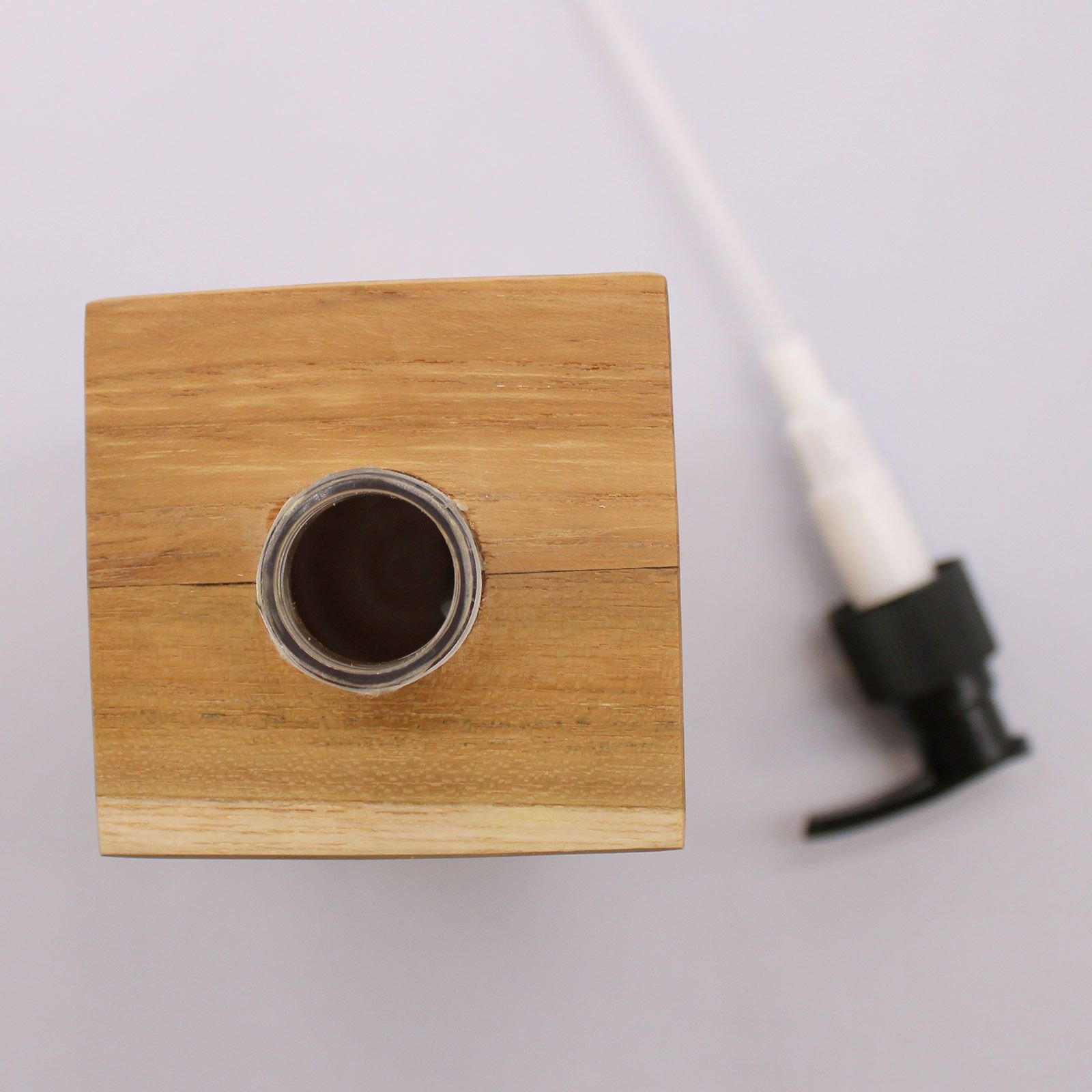 bG9jYWw6Ly9tZWRpYS8xUy9DRS82MFIzMEMxRzZSVjNDRTFTL2QxNGRiMWMzLmpwZWc.jpg Natural Teakwood Soap Dispencer - Square