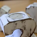 Holz Geburtstagszahl 7 Kerzenhalter – dekorative Zahl aus Holz für Geburtstag & Tischdeko ca. 6 x 8.5 x 10 cm