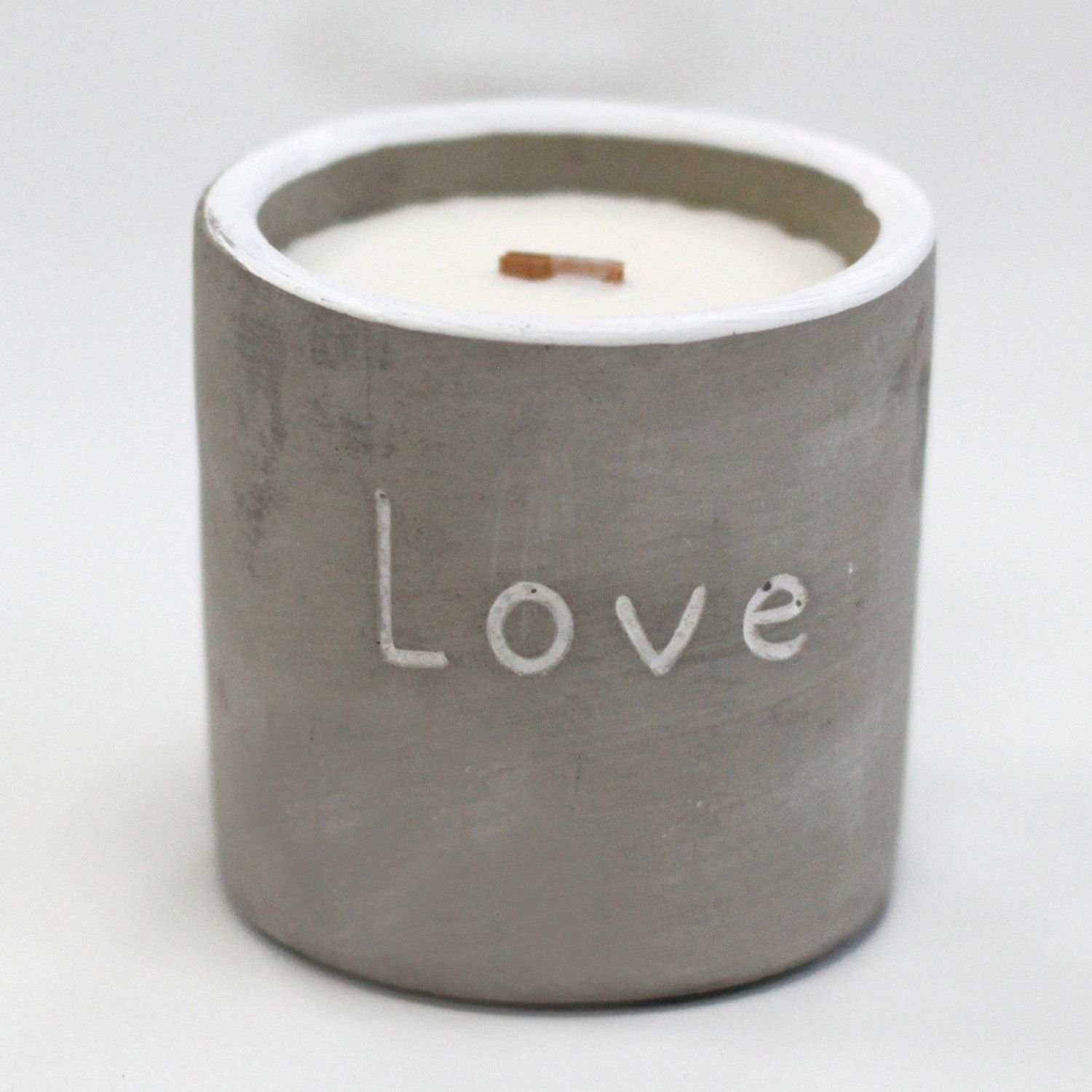 Beton Duftkerze Love Purple Fig – Sojawachs Kerze im Betongefäß mit Holzdocht, 8×8×8 cm, 0.45 kg