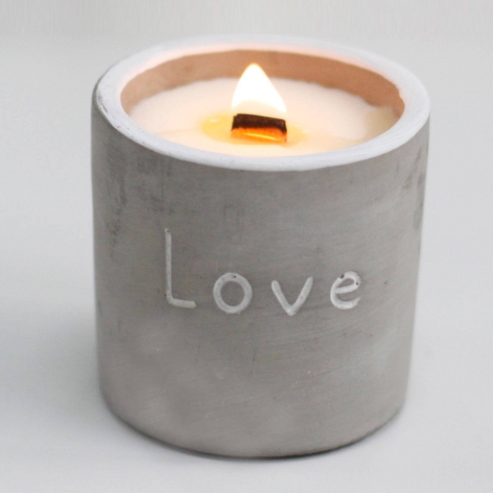 Beton Duftkerze Love Purple Fig – Sojawachs Kerze im Betongefäß mit Holzdocht, 8×8×8 cm, 0.45 kg