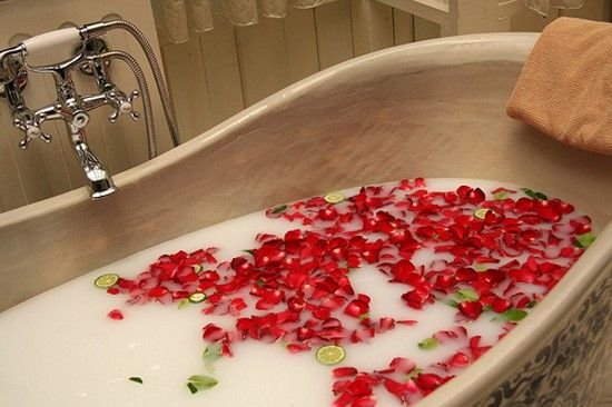 Seifenblumen Set Herzbox Rosen Rot – 3er Geschenkset mit Duft Rosenblüten für Bad & Geschenkideen