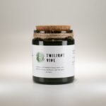 Woodwick Sojakerze Twilight Vine – Duftkerze im Glas mit Holzdocht, fruchtig-blumiger Duft & Knistereffekt – 9 x 7 cm