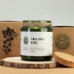Woodwick Sojakerze Twilight Vine – Duftkerze im Glas mit Holzdocht, fruchtig-blumiger Duft & Knistereffekt – 9 x 7 cm