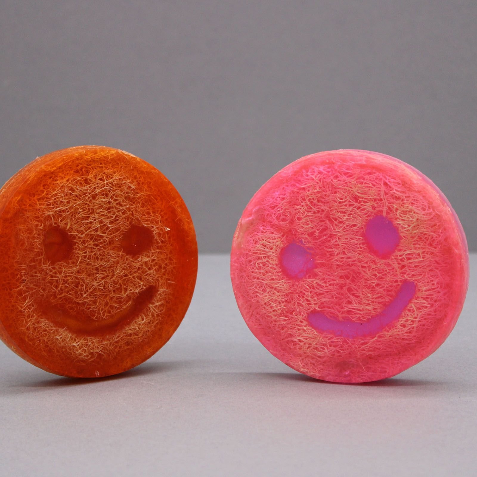 bG9jYWw6Ly9tZWRpYS9IUi80Qy82MFIzMEMxRzZSU0s0Q0hSL2M1NDI2Nzk5LmpwZWc.jpg Happy Scrub Soap - Coconut