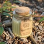 Mystic Musk Duftkerze im Glas – Sojawachs Kerze mit Korkdeckel und warmem Duft, 7.5×5.5×5.5 cm, 0.20 kg