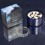 Zodiac Duftkerze Krebs mit Edelstein Armband – Sternzeichen Kerze – 8.8x8.5 cm, ca. 30h