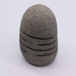 Stehender Stein Kerzenhalter Riverstone – Teelichthalter Naturstein (ca. 20–25cm)