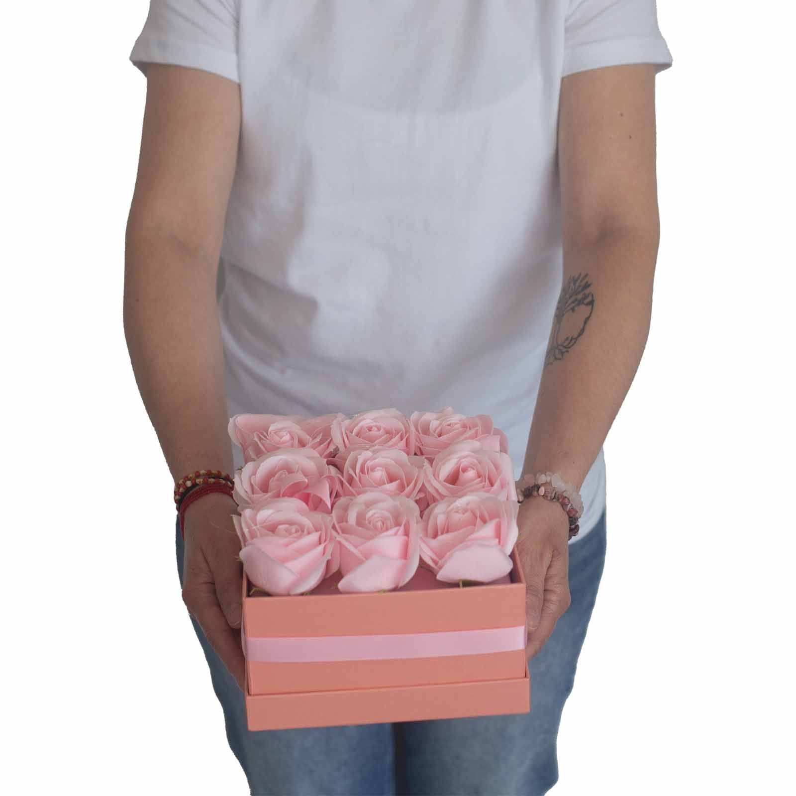 bG9jYWw6Ly9tZWRpYS9TSy9BQy82MFIzMEMxRzZSVDNBQ1NLLzFhOGIzNDQwLmpwZWc.jpg Soap Flower Gift Bouquet - 9 Pink Roses - Square