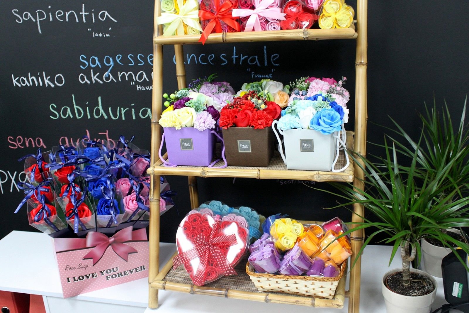 Seifenblumen Set Herzbox Rosen Rot – 3er Geschenkset mit Duft Rosenblüten für Bad & Geschenkideen
