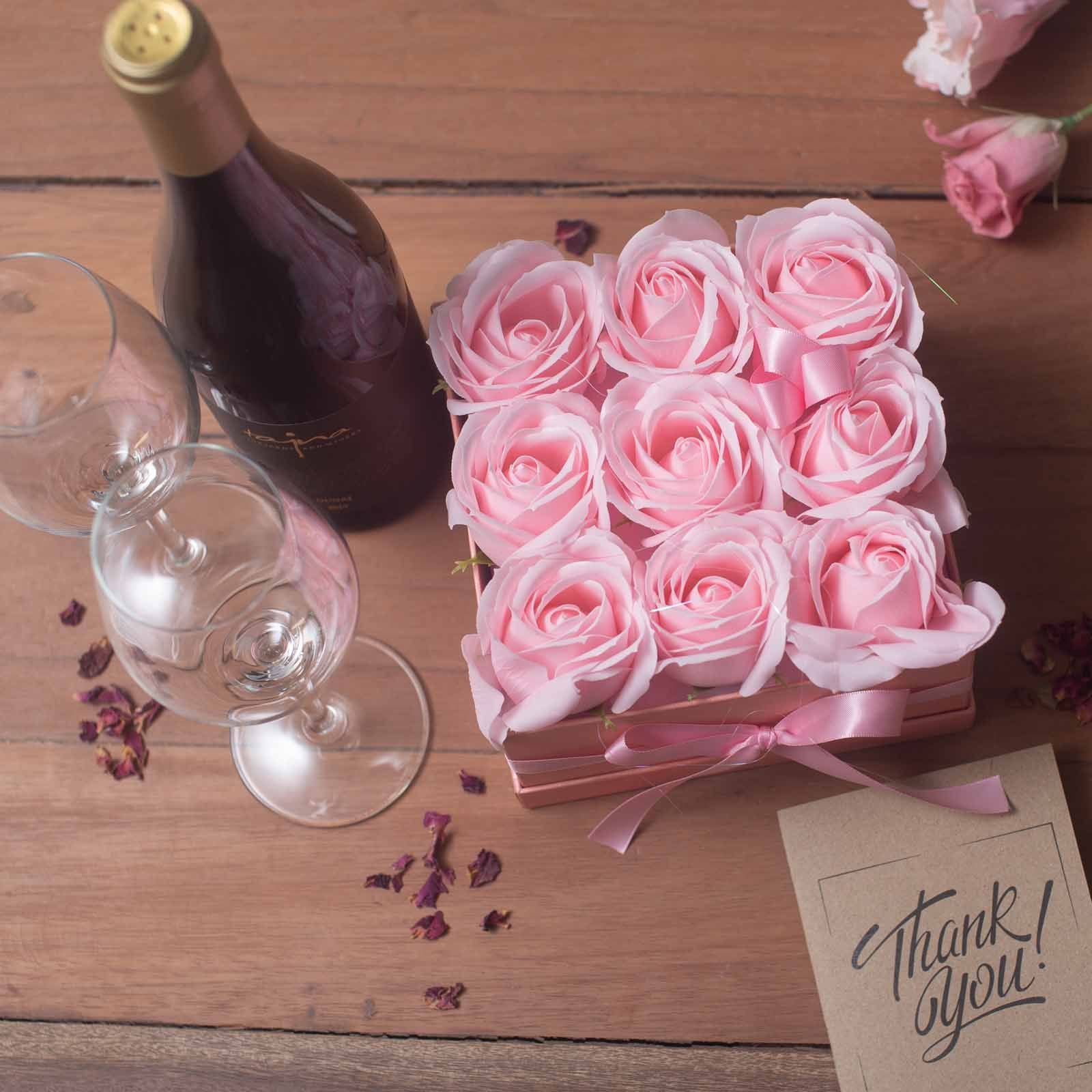 bG9jYWw6Ly9tZWRpYS9TTS9BQy82MFIzMEMxRzZSVDNBQ1NNL2FmZTBjMmVlLmpwZWc.jpg Soap Flower Gift Bouquet - 9 Pink Roses - Square