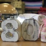 Kerzenhalter Zahl 8 Holz – Handgefertigter Geburtstags Kerzenhalter aus weiß gewaschenem Holz