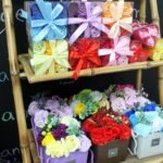 Seifenblumen Set Herzbox Rosen Rot – 3er Geschenkset mit Duft Rosenblüten für Bad & Geschenkideen