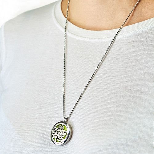 bG9jYWw6Ly9tZWRpYS9TUS84RC82MFIzMEMxRzZNVEs4RFNRL2NiOWNmNmM5LmpwZWc.jpg Aromatherapy Jewellery Necklace - Four Leaf Clover 30mm