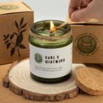 Woodwick Sojakerze Forest Resin – Duftkerze im Glas mit Holzdocht, Wald Duft & Knistereffekt – 9 x 7 cm