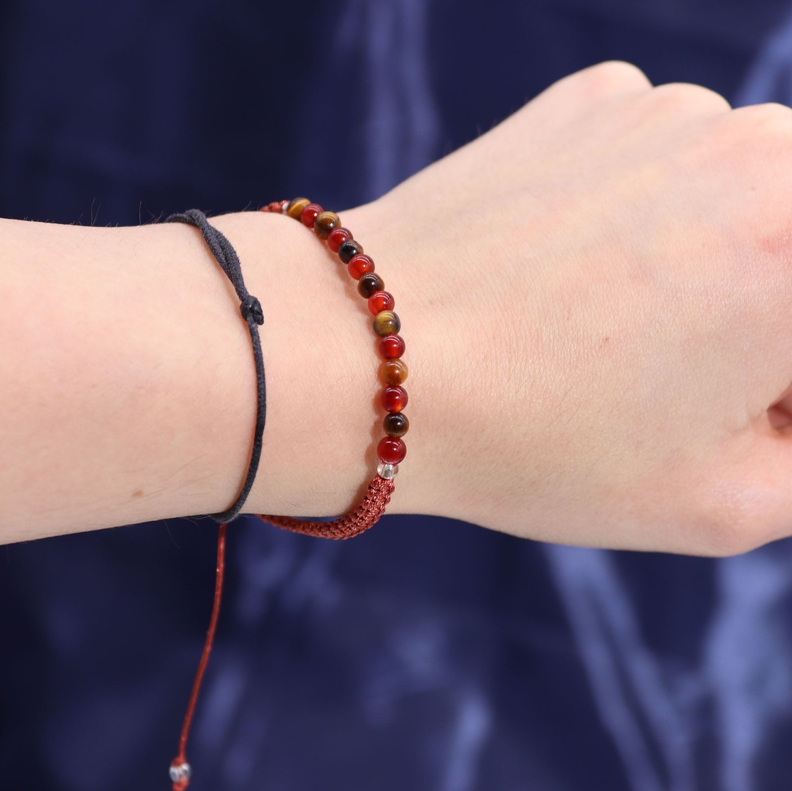 Zodiac Duftkerze Löwe mit Edelstein Armband – Sternzeichen Kerze aus Sojawachs, 8.8×8.5 cm, ca. 30h